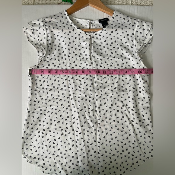 Ann Taylor top white w/black micro floral all over print Size Small, soft poly - Picture 7 of 10